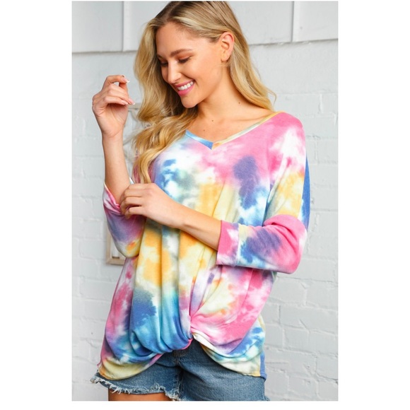 V NECK TIE DYE TWIST HEMLINE TOP - Picture 2 of 5